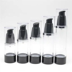 Kosmeetiline plastist õhu käes pudel